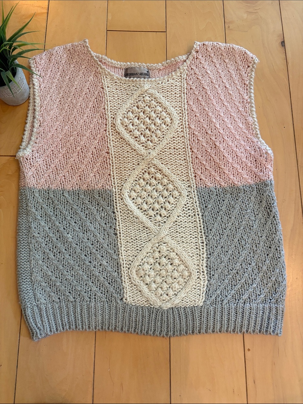 80’s Montgomery Wards Mall Retail Pullover Sweater Vest Dusky Pink Knit